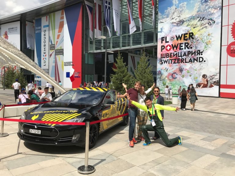 Usually, only presidents are allowed to enter Expo with their car (even Ueli Maurer had to walk). We were granted an exception.