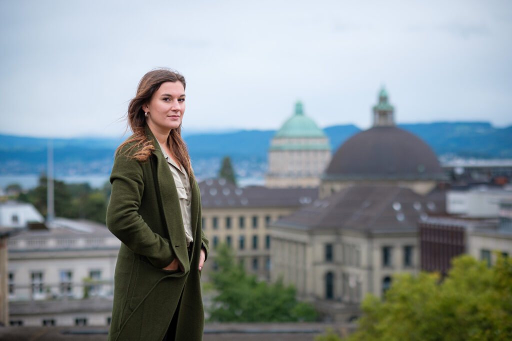 Stella Harper in front of the ETH Zurich main building