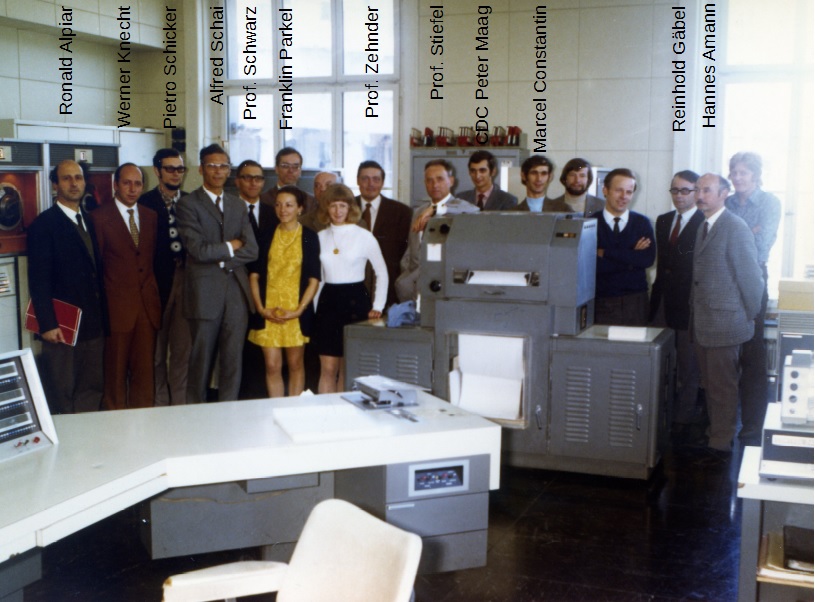 ETH-Gruppenbild mit Sekretärinnen der Fachgruppe Informatik und des RZ (Bild ETH/Peter Staub/ID)