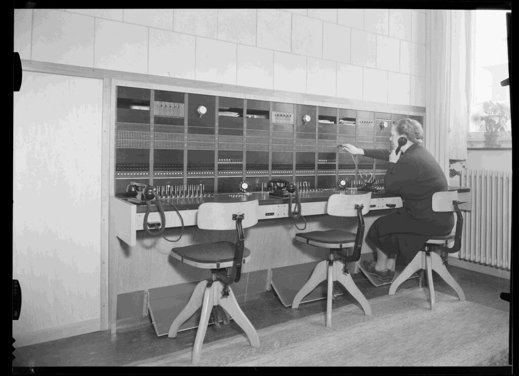 Institute for Telecommunications Technology, telephone exchange, dated 25 March 1952